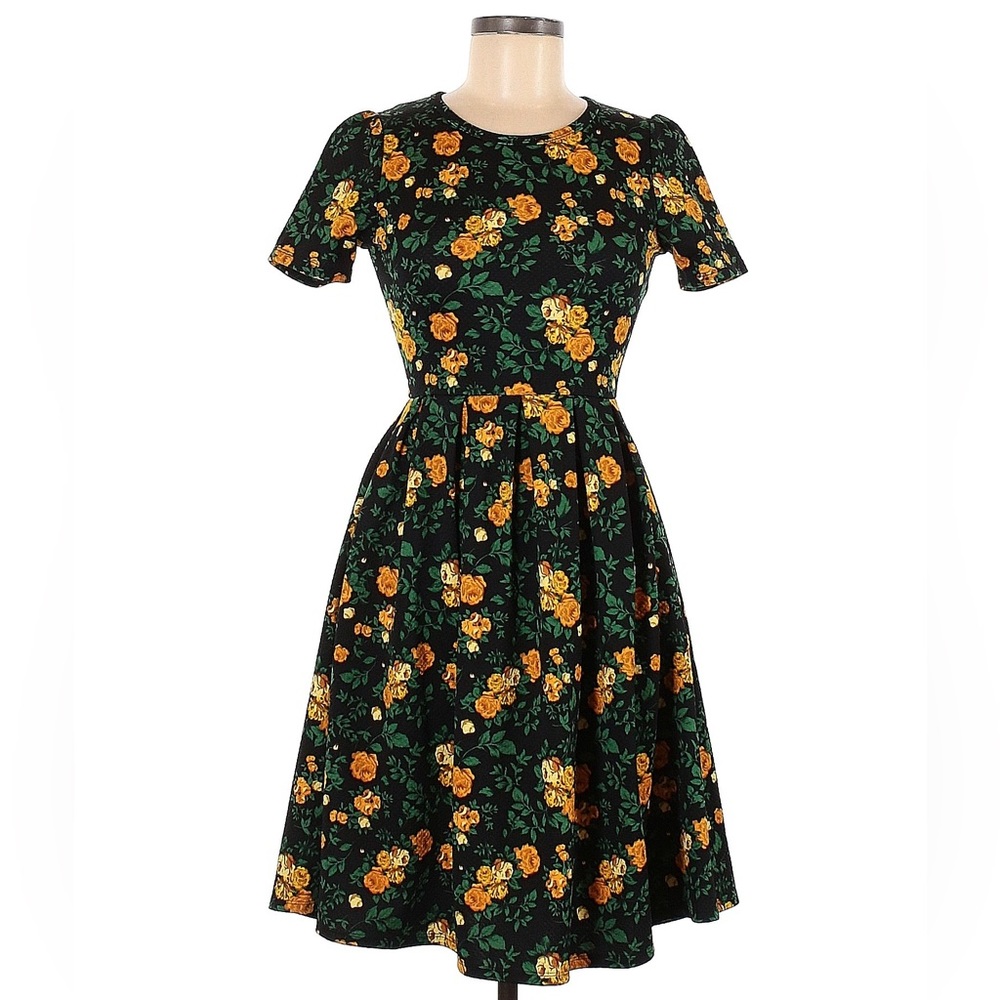 Like new! LuLaRoe dress! Size medium. Casual comfy dress!